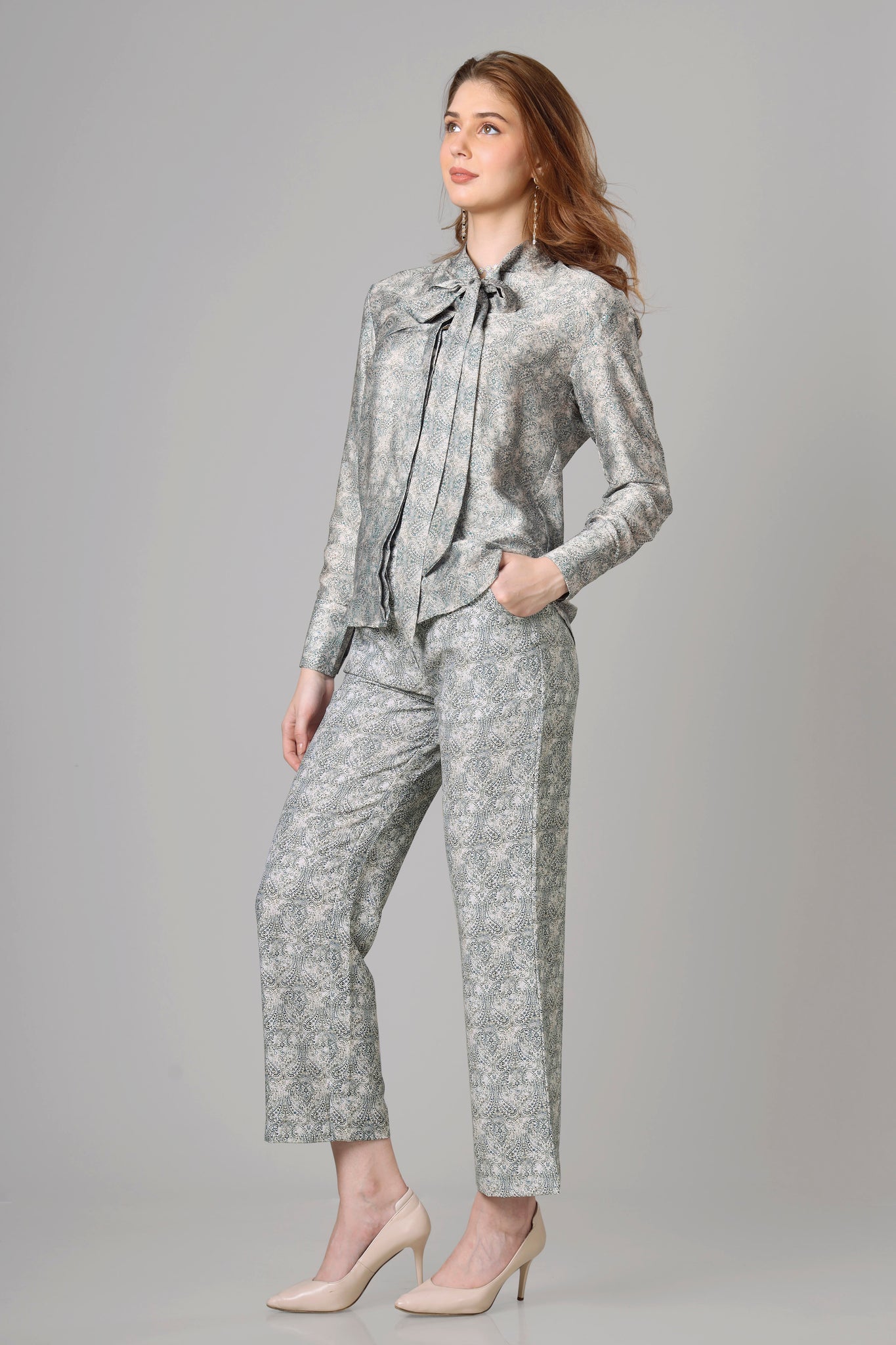 Seamless Paisley Tie-Up Neck Co-Ord Set For Women