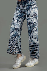 Quirky Regular Fit Zip Closure Bottom