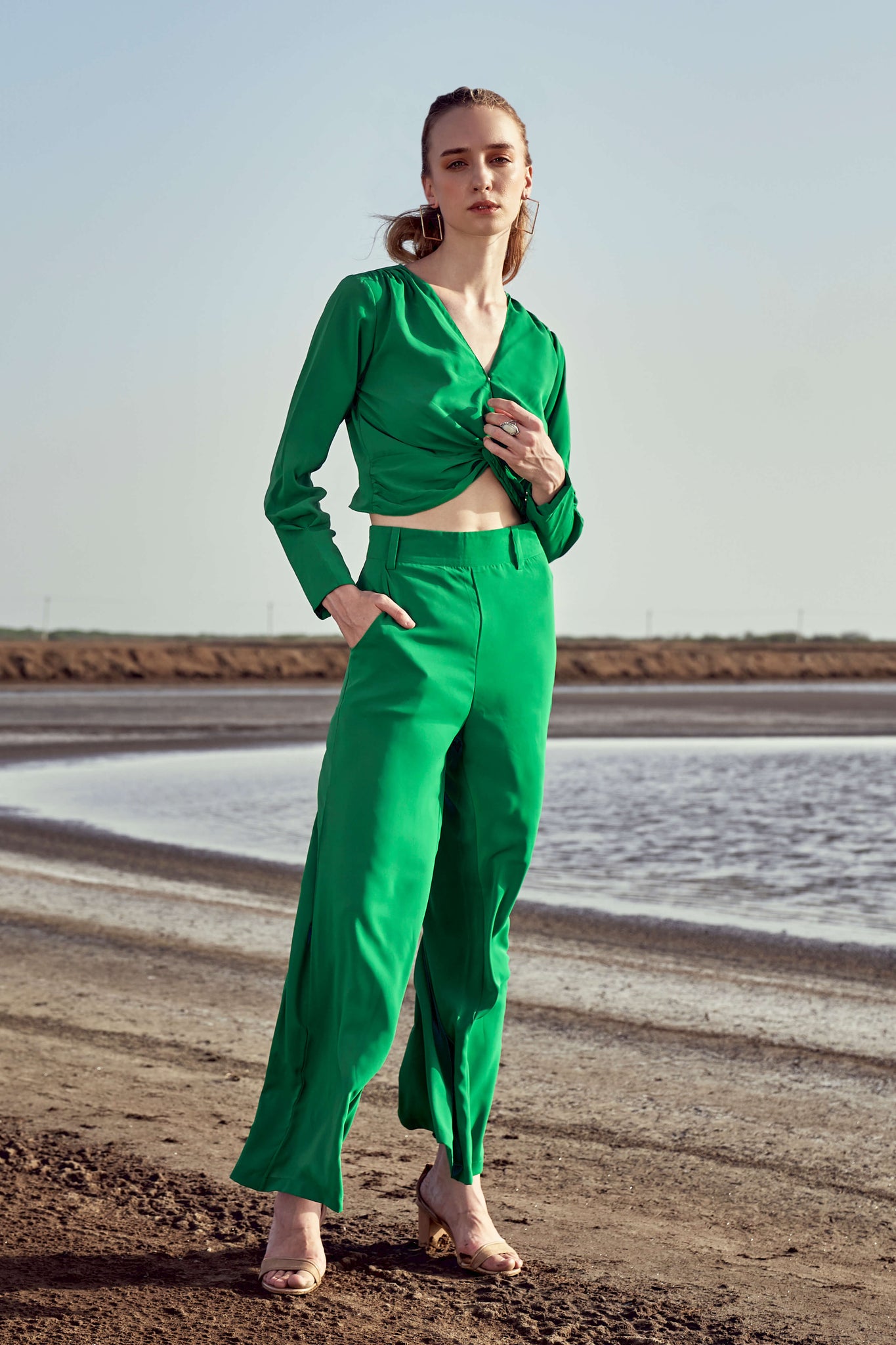 Green Soild Cropped Twisted Knot Top
