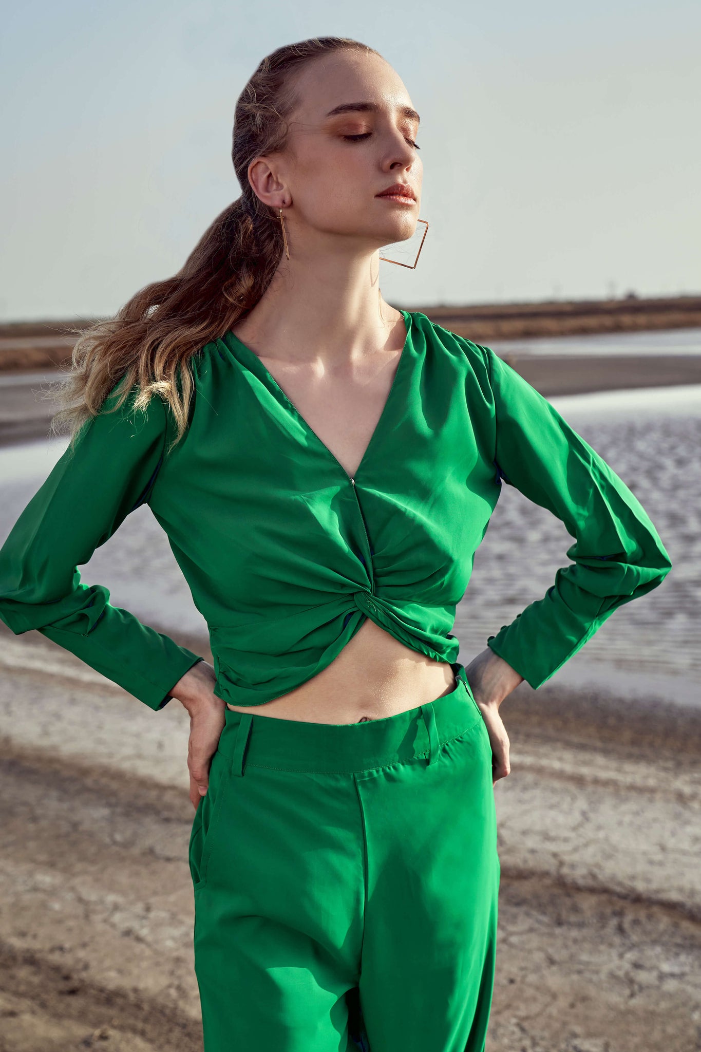 Green Soild Cropped Twisted Knot Top